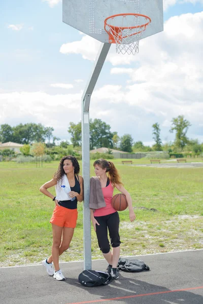 Romper con el baloncesto — Foto de Stock