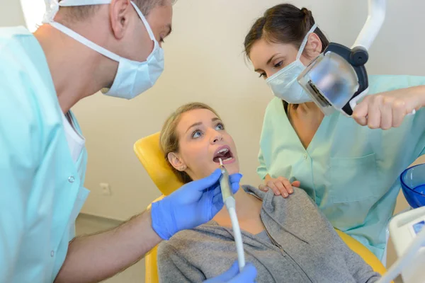 Giorno dell'appuntamento dal dentista e dal dentista — Foto Stock