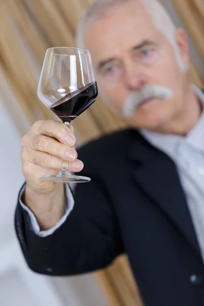 Wijnproeven op het wijngoed — Stockfoto