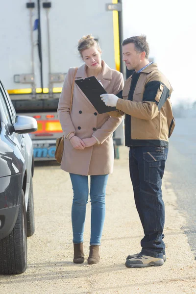 Gesprek over de weg — Stockfoto