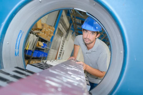 Machine paquet appel d'offres au travail — Photo