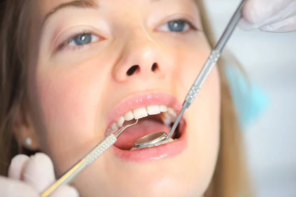 Chequeo dental regular y adulto — Foto de Stock