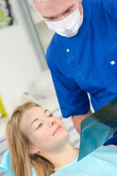 Woman at a dental appointment — Stock Photo, Image