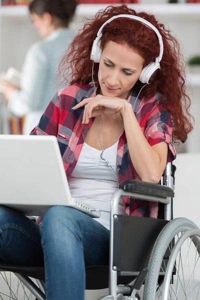 Handicapped woman on wheelchair working from home as telemarketer — Stock Photo, Image