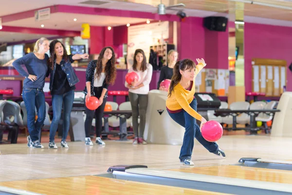 Professional bowler in the center — Stock Photo, Image