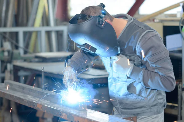 Welder welding metal in workshop — Stock Photo, Image