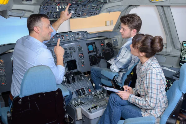 Privilégio de estar dentro de uma cabine de avião — Fotografia de Stock