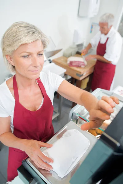 Butcher couple and beef — Stock Photo, Image