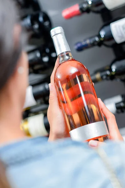 Selecting a bottle of wine — Stock Photo, Image