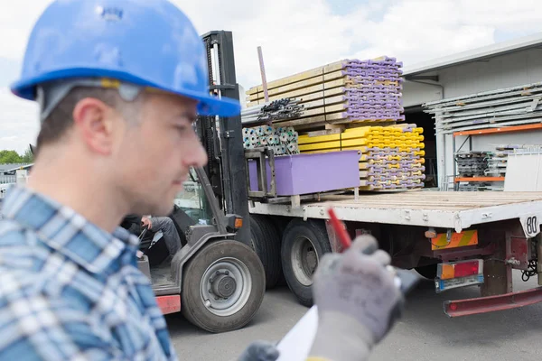 Delivery of goods and man — Stock Photo, Image