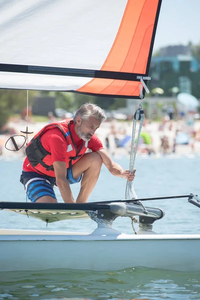 Professionele waterman training op meer met catamaran — Stockfoto