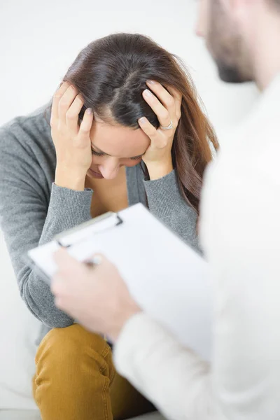 Psychotherapie van triest en depressief paar — Stockfoto