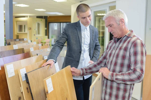 Man looking at wood samples — Stock Photo, Image