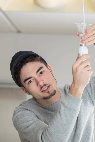 Un'altra lampadina e lavoro — Foto Stock