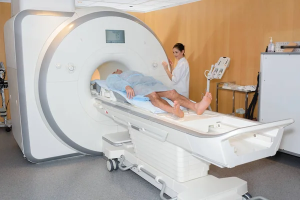 환자 Mri 내부 모니터링 — 스톡 사진