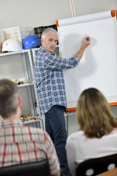 Geschäftspräsentation und Erwachsene — Stockfoto