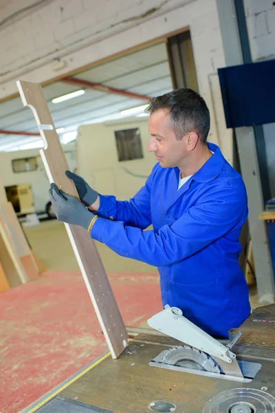 Trabalho de carpintaria criativa e mesa — Fotografia de Stock