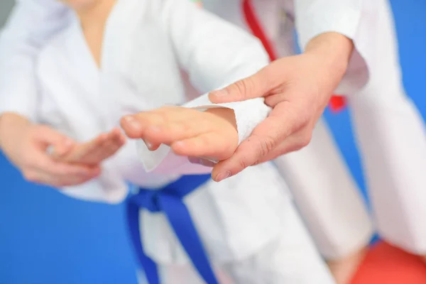 Criança em uma lição de artes marciais — Fotografia de Stock