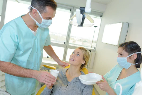 Pacjenta w klinice dentystycznej — Zdjęcie stockowe
