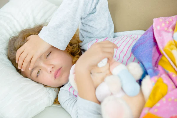 Girl holding her forhead — Stock Photo, Image