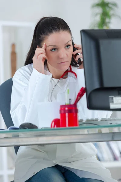 Listening to the recording — Stock Photo, Image