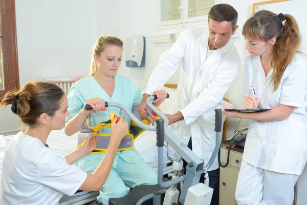 Sessão de fisioterapia e fisioterapia — Fotografia de Stock