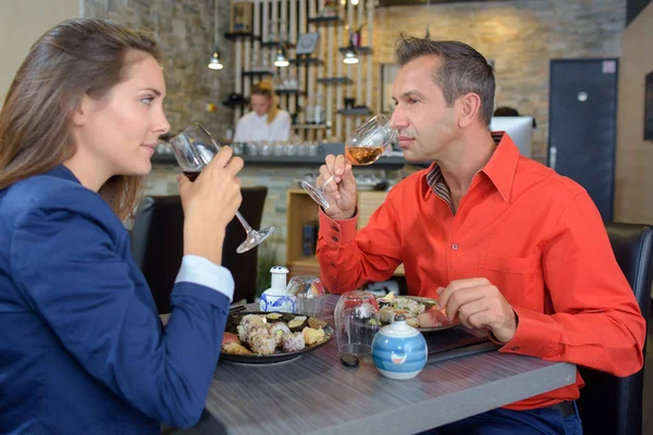 Couple in restaurant smelling wines — Stock Photo, Image