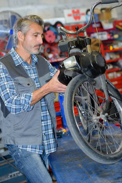 Fixing a motorbike and engine — Stock Photo, Image