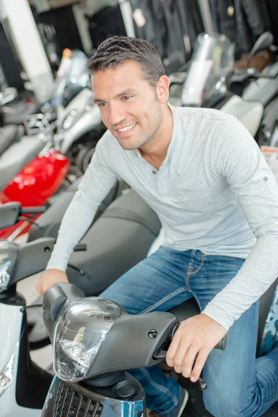 Man trying a scooter — Stock Photo, Image