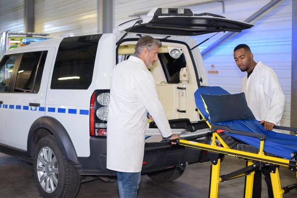 Paramedics beside an ambulance — Stock Photo, Image