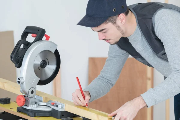 Markierung des Holzes und Maß — Stockfoto