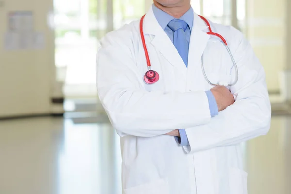 Corps du médecin en uniforme — Photo