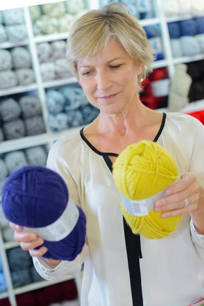 Choosing wool at haberdashery — Stock Photo, Image