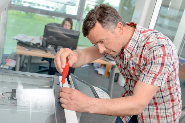 Der Techniker und der Mensch — Stockfoto