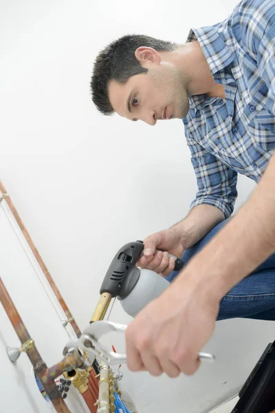 Plumber using a blow torch — Stock Photo, Image