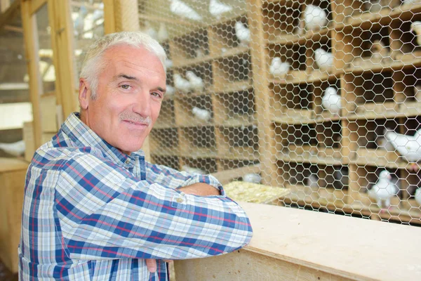 Portrait of man next to dovecote — Stock Photo, Image