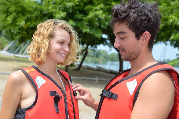 Anschnallen und Flirten — Stockfoto