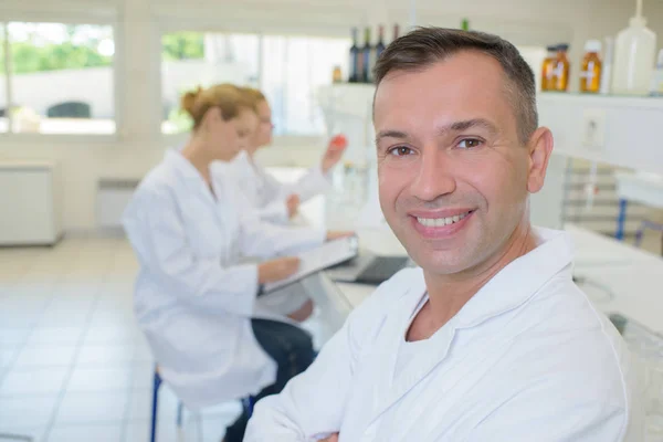 People in the laboratory — Stock Photo, Image