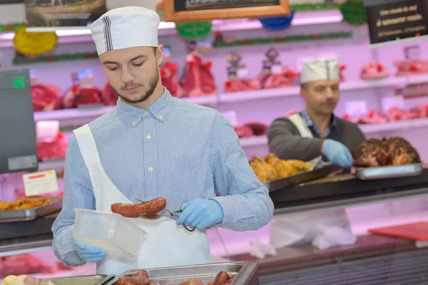 Slager verpakking gekookte worst — Stockfoto