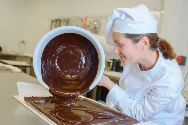 Baker cooking a chocolate dessert — Stock Photo, Image