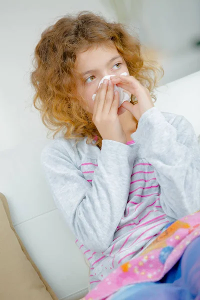 Young girl with cold — Stock Photo, Image