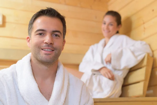 Retrato de pareja en sauna — Foto de Stock