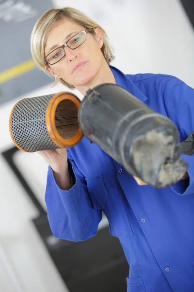 Woman taking filter from canister — Stock Photo, Image
