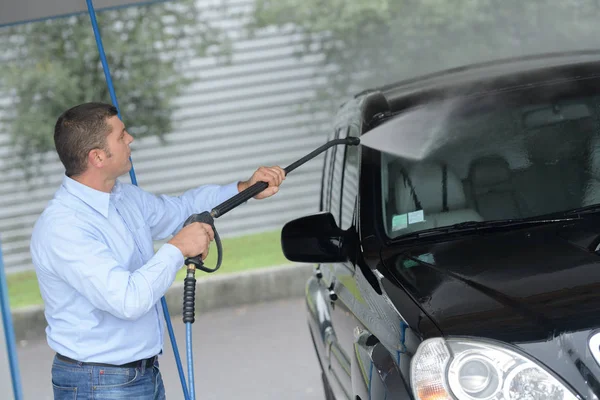 Hombre lavado de potencia vehículo — Foto de Stock