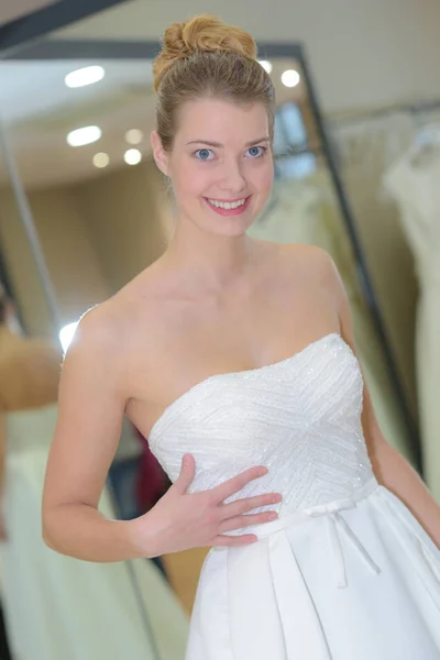 Lovely in the white gown — Stock Photo, Image