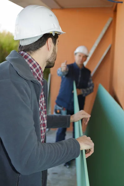 Construtor de laminados de madeira em movimento — Fotografia de Stock