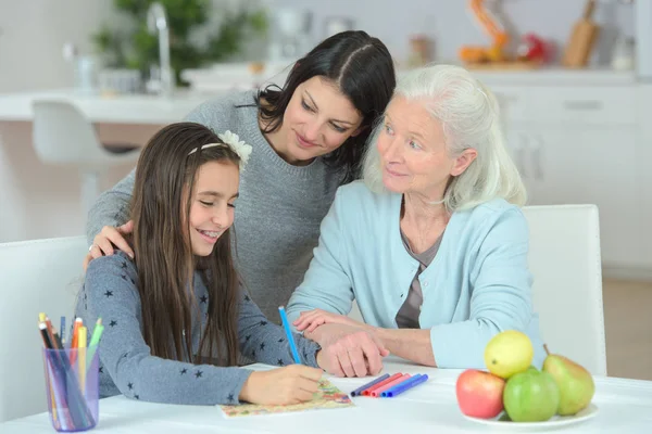 Tre flickor i familjen — Stockfoto