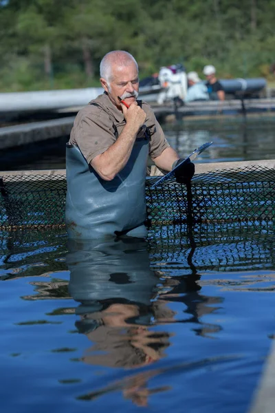 Problema e lavoro di un pescatore — Foto Stock