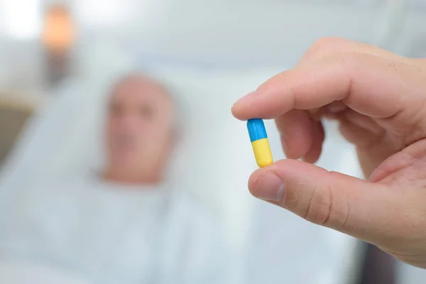 Presenting a pill to patient — Stock Photo, Image