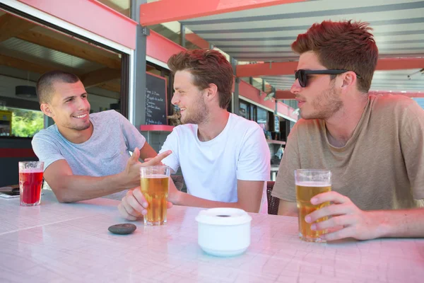 Ordenar bebidas alcohólicas y no alcohólicas —  Fotos de Stock